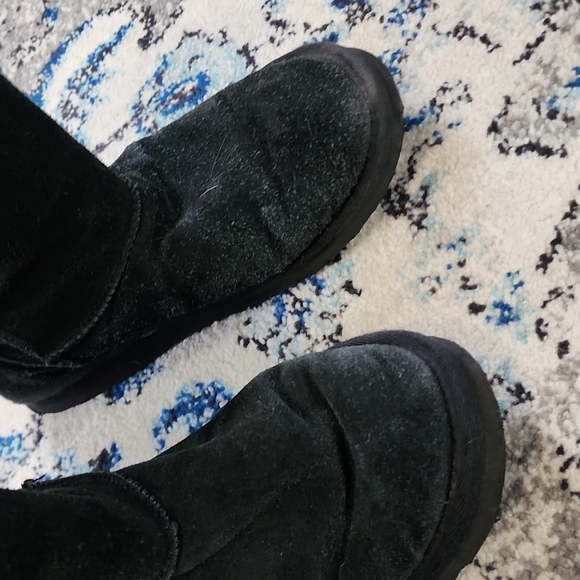 GIRLS TALL BLACK UGGS - Picture 3 of 6